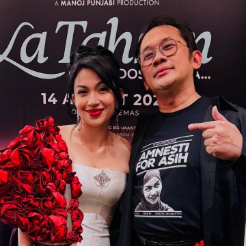 Hanung Bramantyo bersama Ariel Tatum. (Instagram @hanungbramantyo)